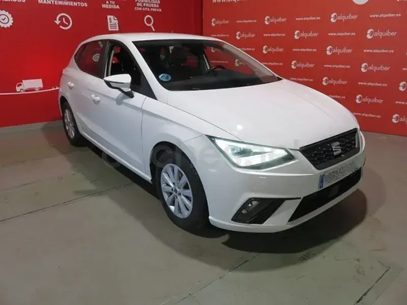Usado Seat Ibiza Style Plus 110 CV (80 kW) 2022 Blanco Utilitario