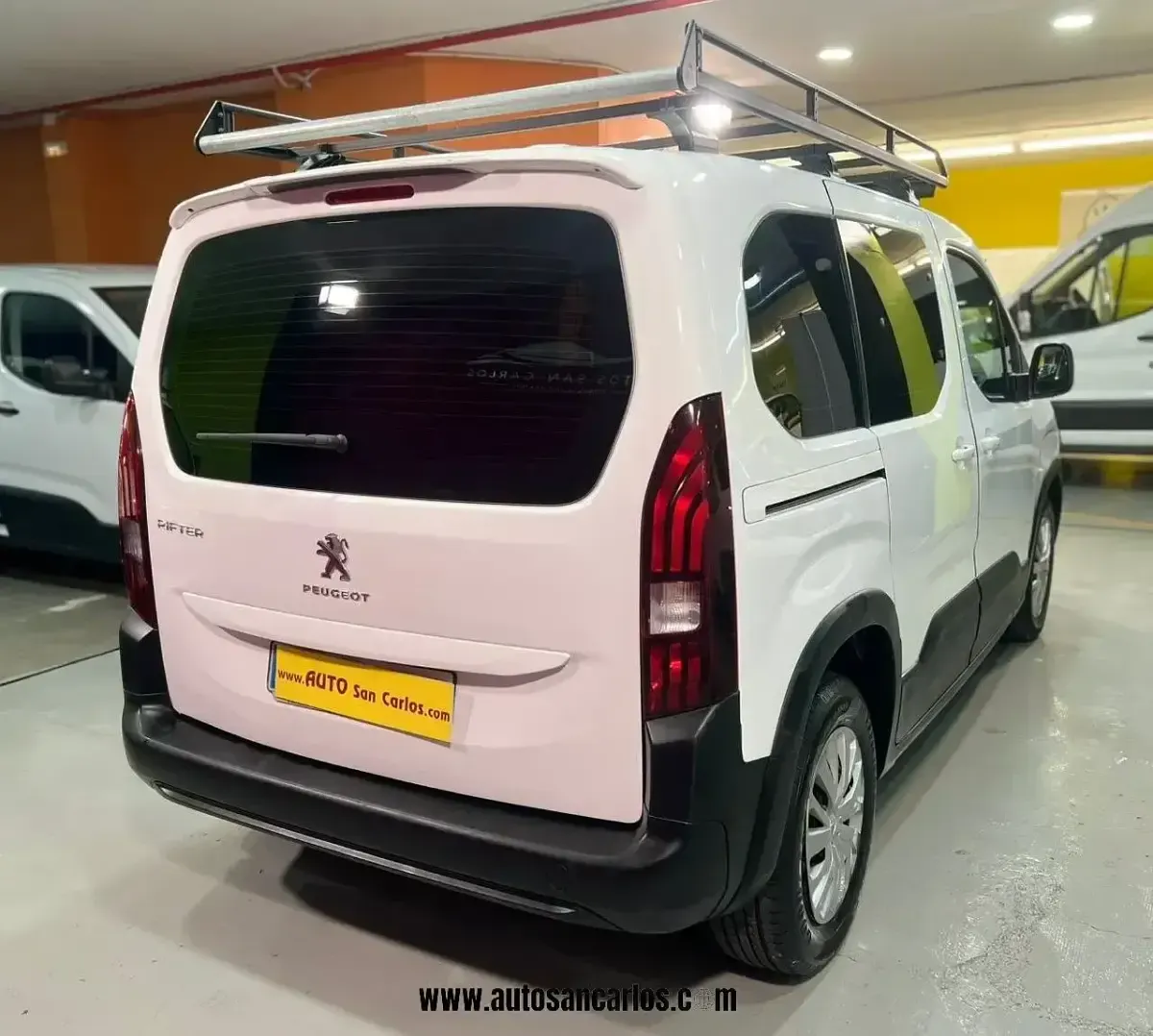 Usado Peugeot Rifter Active 100 CV (73 kW) 2021 Blanco Monovolumen