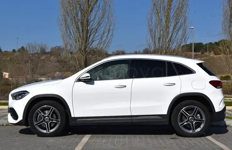 Usado Mercedes GLA250 Advantage 218 CV (160 kW) 2020 Gris SUV
