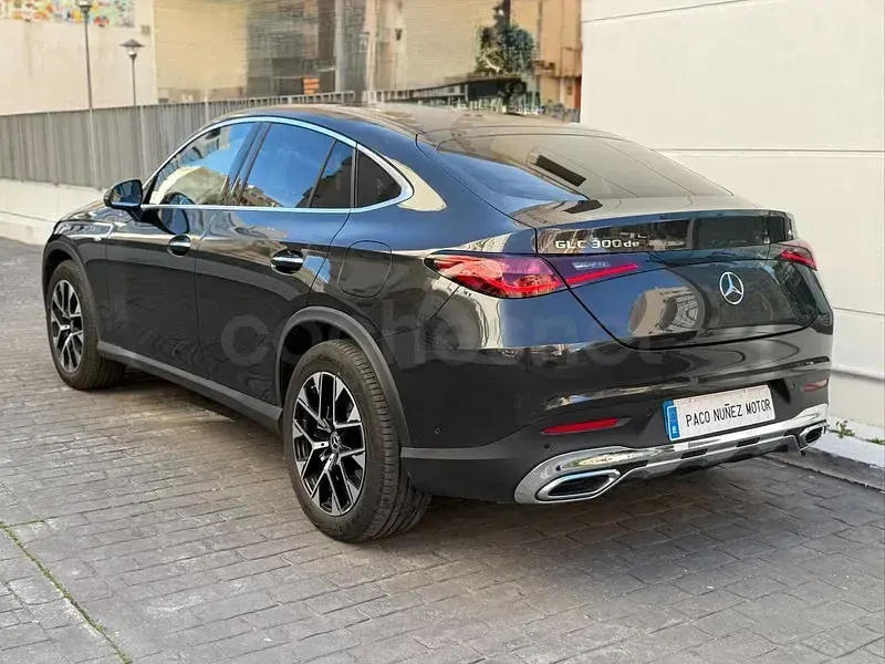 Usado Mercedes GLC300de 333 CV (244 kW) 2025 Gris / plata Coupe