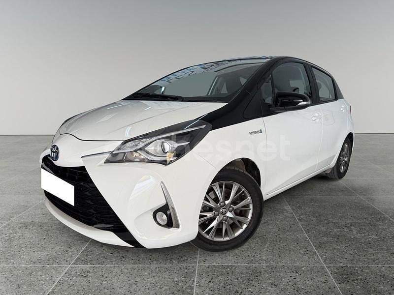 Usado Toyota Yaris Hybrid Active 100 CV (73 kW) 2020 Blanco Berlina