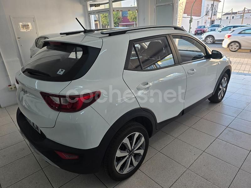 Usado Kia Stonic 84 CV (61 kW) 2023 Blanco SUV