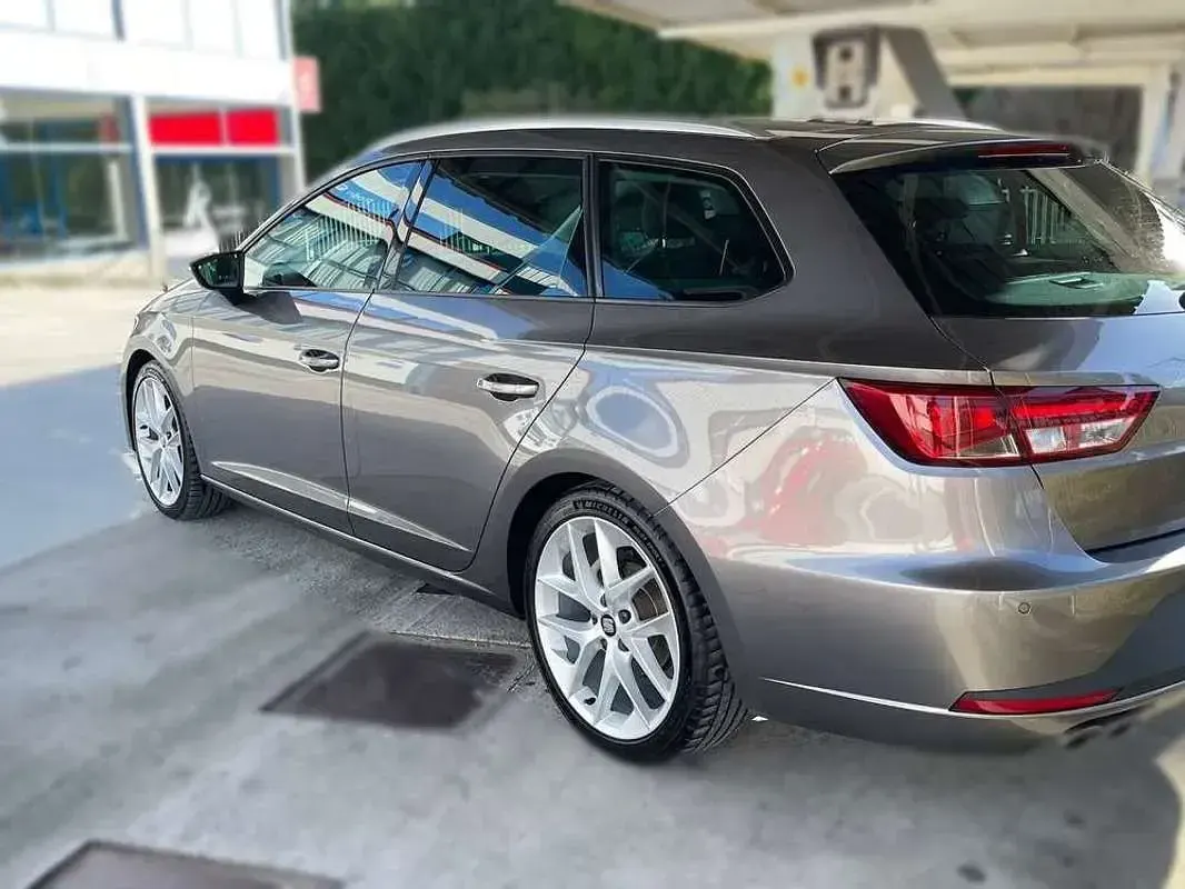 Usado Seat Leon ST XCELLENCE 150 CV (110 kW) 2016 Gris Familiar