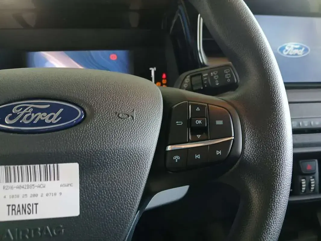 Nuevo Ford Tourneo Courier Trend 125 CV (91 kW) 2026 Gris Monovolumen
