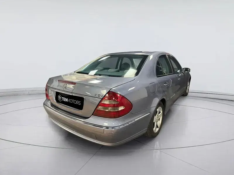 Usado Mercedes E270 Avantgarde 177 CV (130 kW) 2003 Azul Berlina