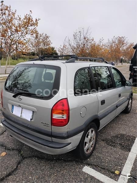 Usado Opel Zafira Elegance 100 CV (73 kW) 2001 Gris / plata Monovolumen