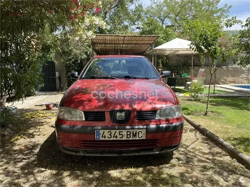Usado Seat Ibiza Stella 90 CV (66 kW) 2001 Granate Utilitario