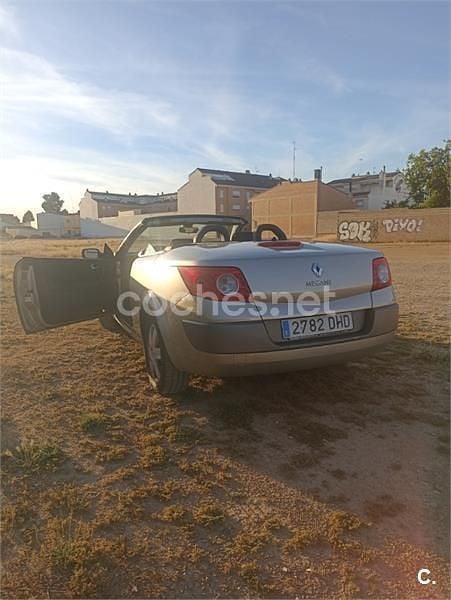 Usado Renault Mégane Cabriolet Authentique 115 CV (84 kW) 2005 Beige Descapotable