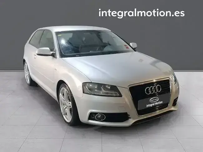 Usado Audi A3 Ambition 160 CV (117 kW) 2011 Gris Utilitario