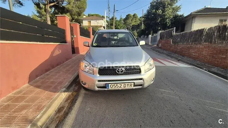Usado Toyota RAV4 Sol 136 CV (100 kW) 2006 Gris / plata SUV
