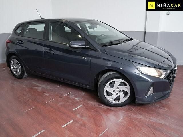 Usado Hyundai i20 100 CV (73 kW) 2023 Gris oscuro Berlina