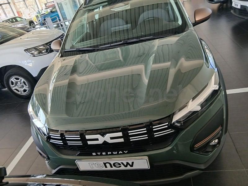 Usado Dacia Sandero Extreme 101 CV (74 kW) 2025 Verde Berlina