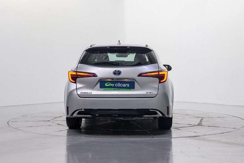 Usado Toyota Corolla Active 140 CV (102 kW) 2024 Plateado Familiar