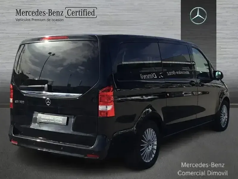 Käytetty Mercedes EQV300 69 kW (95 HP) 2023 Musta Tila-auto