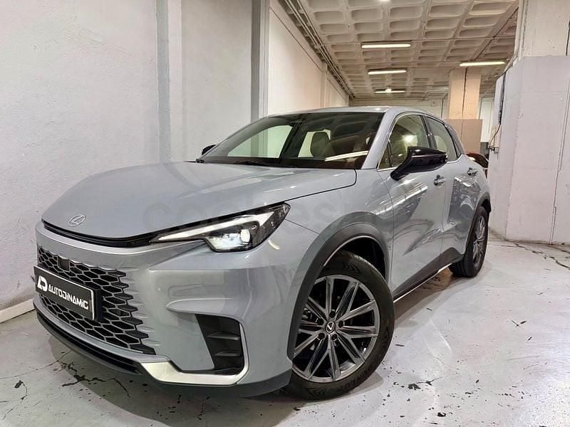 Usado Lexus LBX 136 CV (100 kW) 2024 Gris / plata SUV