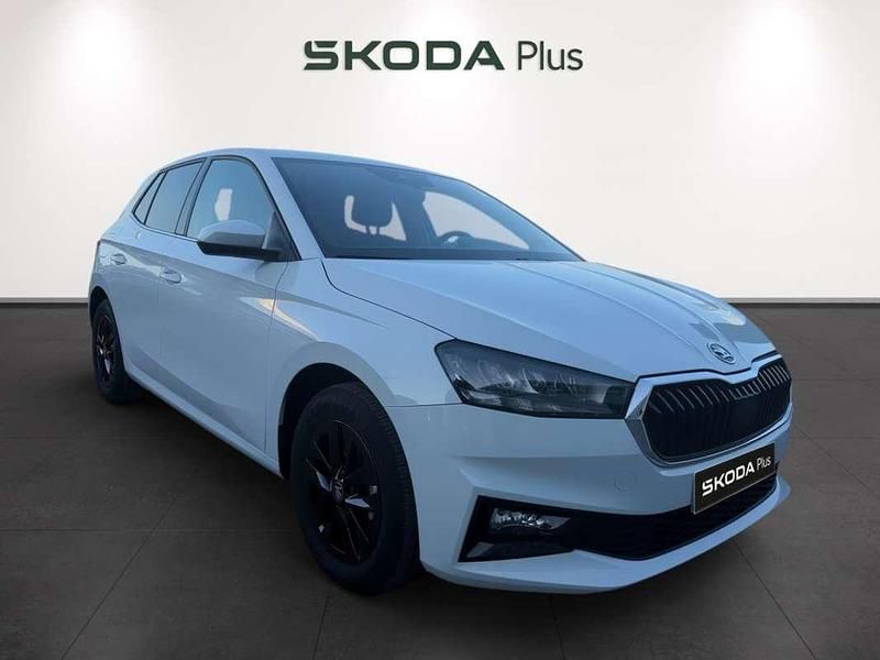 Usado Skoda Fabia Selection 95 CV (69 kW) 2025 Blanco Utilitario