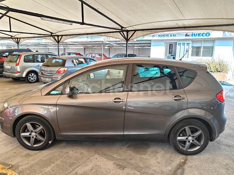 Usado Seat Altea Ecomotive 105 CV (77 kW) 2015 Gris Monovolumen