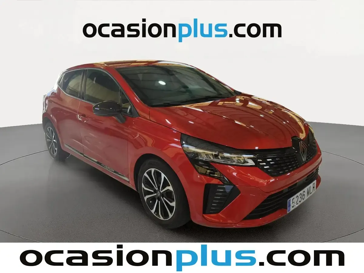 Usado Renault Clio Techno 91 CV (66 kW) 2023 Rojo Utilitario
