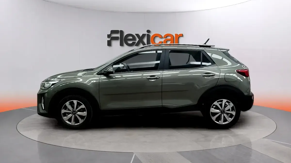 Usado Kia Stonic 84 HP (61 kW) 2022 Cinzento SUV