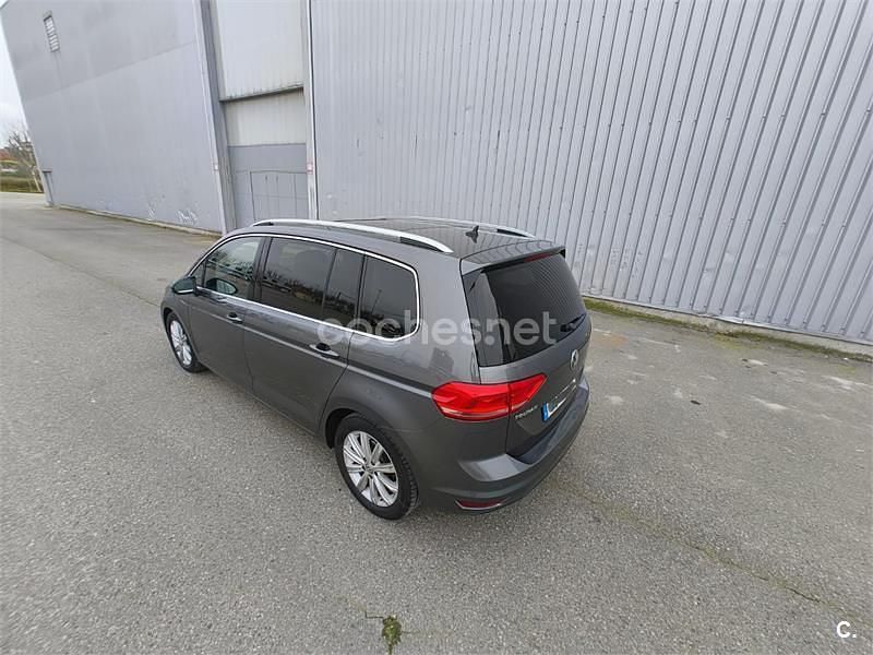 Usado VW Touran Sportline 150 CV (110 kW) 2017 Gris / plata Monovolumen
