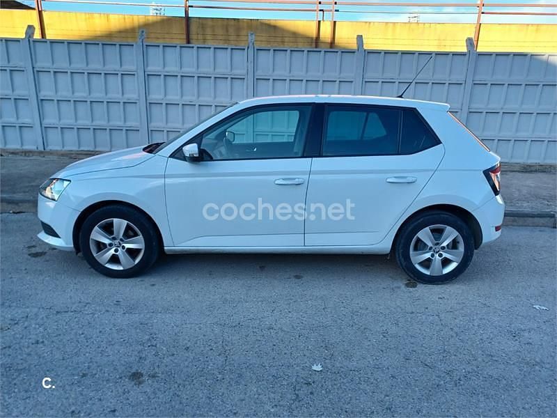 Blanco Usado 2019 Skoda Fabia Ambition Berlina | 7990 € (Super precio) - Imagen 1/4