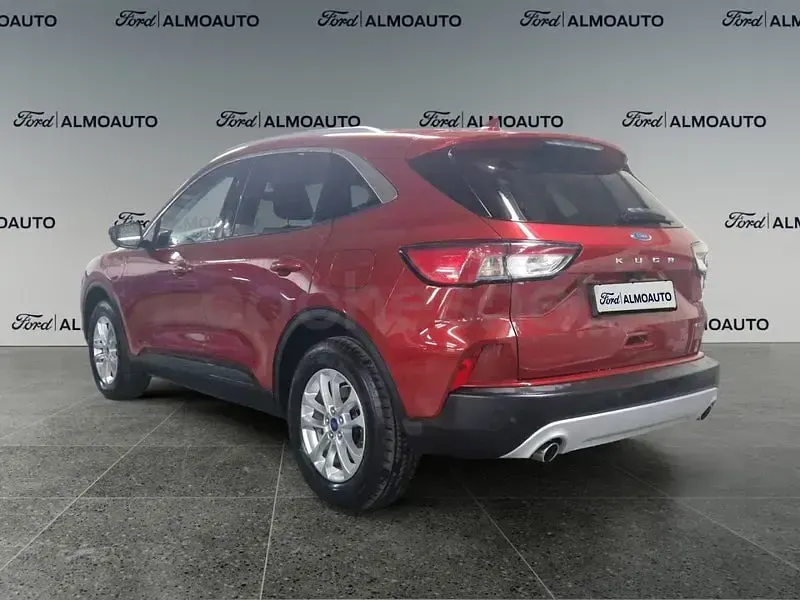 Usado Ford Kuga Titanium 225 CV (165 kW) 2022 Granate SUV