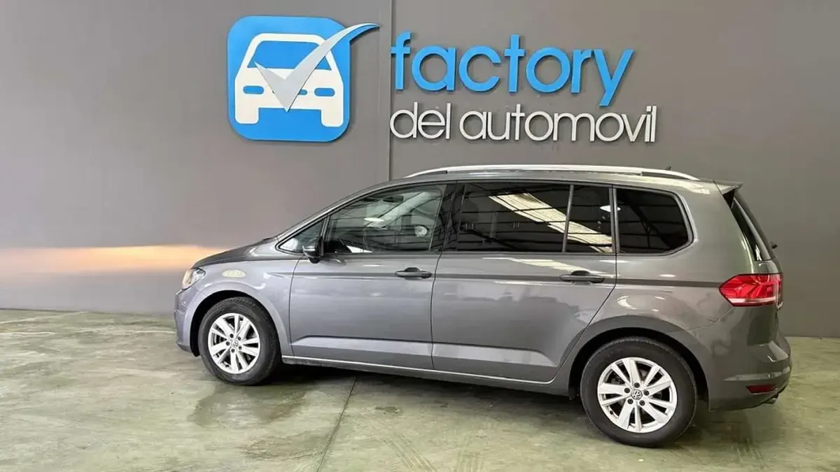 Usado VW Touran Advance 150 CV (110 kW) 2019 Gris Monovolumen