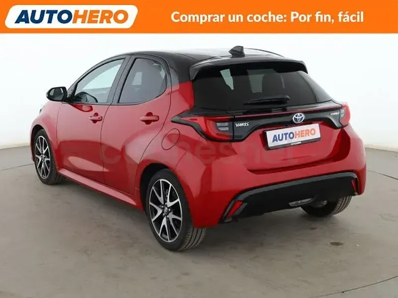 Usado Toyota Yaris Hybrid Plus 116 CV (85 kW) 2022 Rojo Berlina