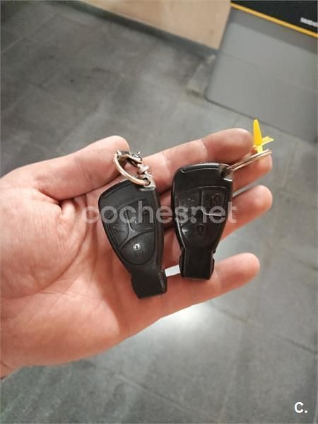 Usado Mercedes E320 Avantgarde 224 CV (164 kW) 2005 Negro Berlina