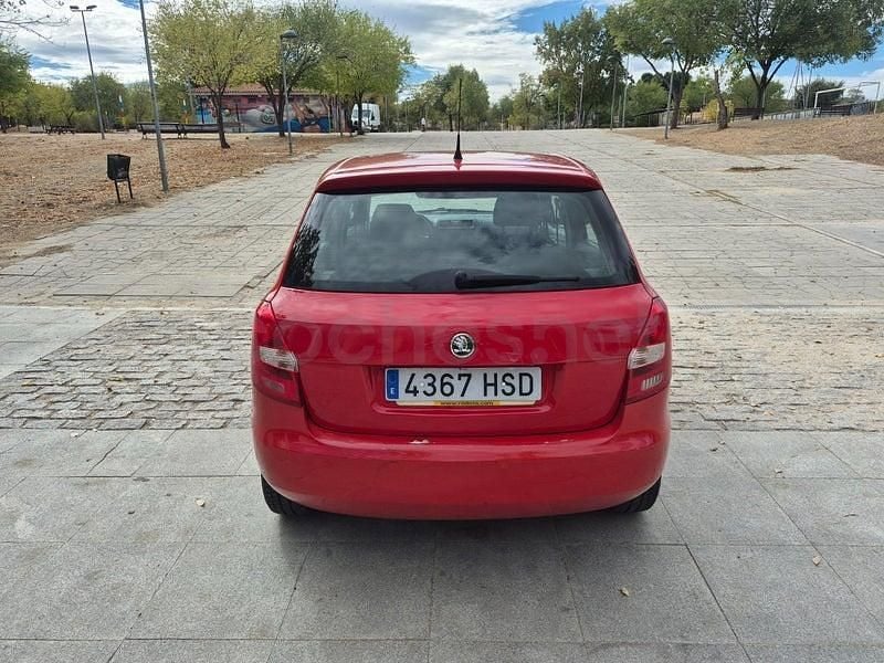 Usado Skoda Fabia Ambition 60 CV (44 kW) 2013 Rojo Berlina