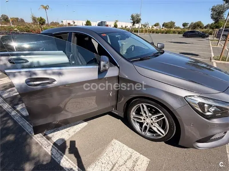 Usado Mercedes CLA200 Shooting Brake AMG line 136 CV (100 kW) 2017 Gris / plata Familiar