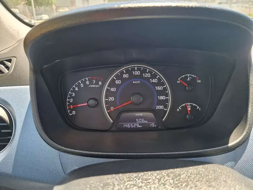 Używany Hyundai i10 67 KM (49 kW) 2015 Szary Hatchback