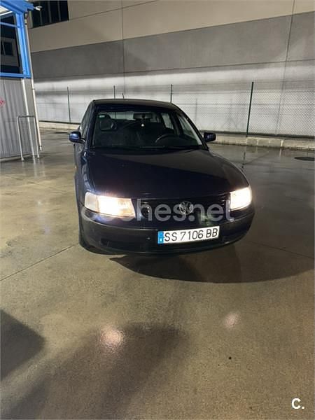 Usado VW Passat Comfortline 110 CV (80 kW) 1998 Azul Berlina