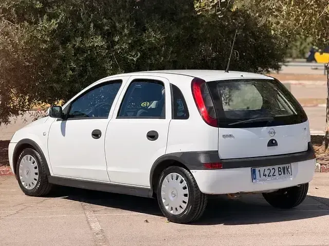 Usado Opel Corsa SRi 75 CV (55 kW) 2002 Blanco Utilitario