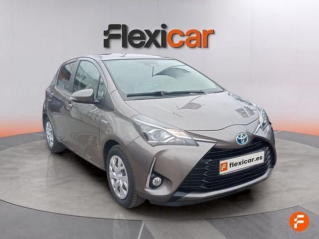 Usado Toyota Yaris Hybrid Active 100 CV (73 kW) 2019 Gris