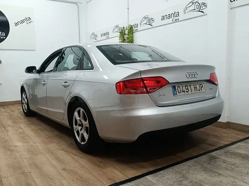 Usado Audi A4 143 CV (105 kW) 2012 Gris / plata Berlina