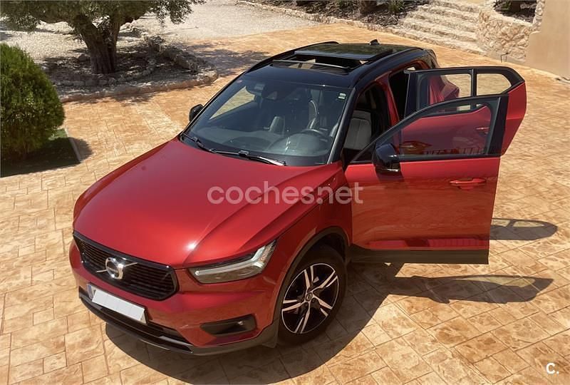 Granate Usado 2020 Volvo XC40 Momentum SUV | 23.800 € (Caro) - Imagen 1/4