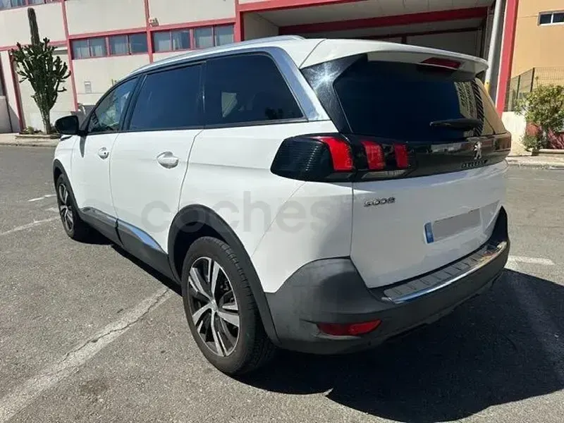 Usado Peugeot 5008 Allure 130 CV (95 kW) 2020 Blanco SUV