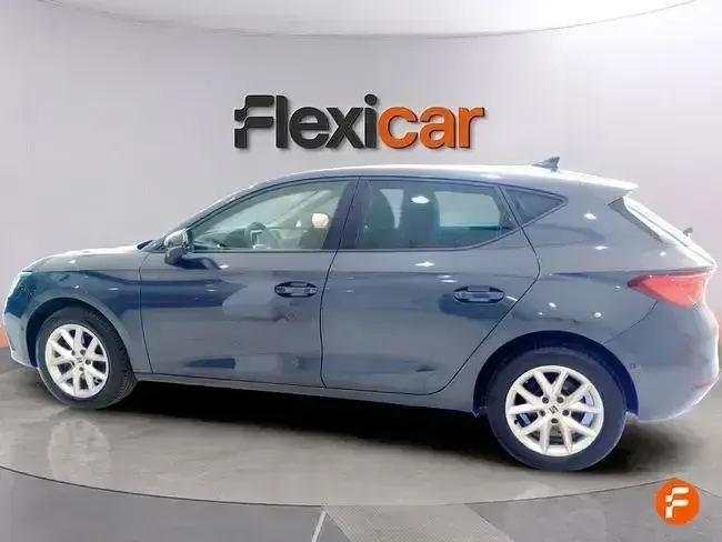Usado Seat Leon Style 130 CV (95 kW) 2023 Gris