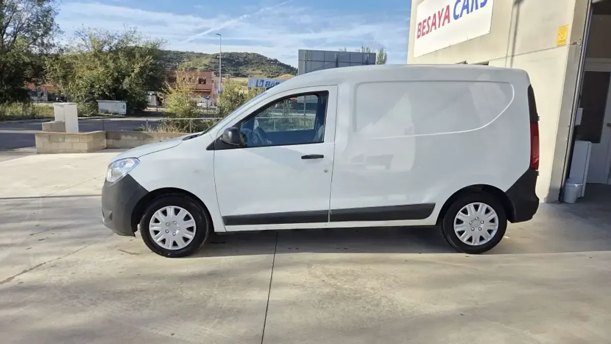 Usado Dacia Dokker Essentiel 102 CV (75 kW) 2018 Blanco Monovolumen