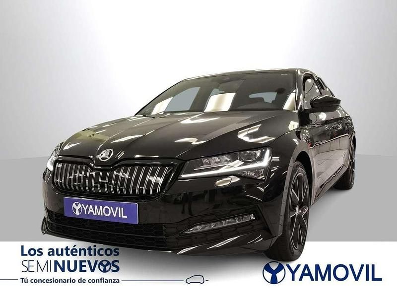 Negro Usado 2023 Skoda Superb SportLine Berlina | 34.950 € (Precio justo) - Imagen 1/4