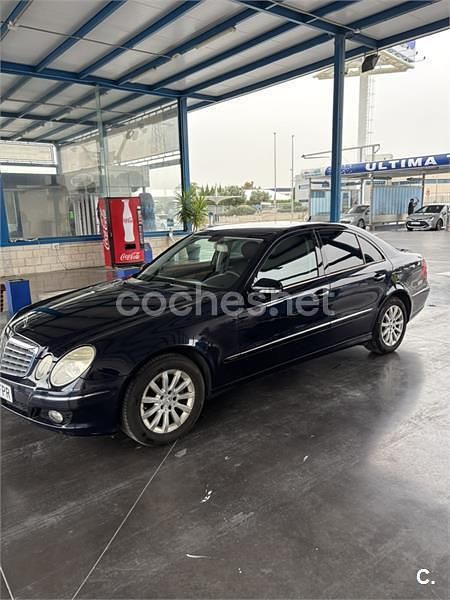 Usado Mercedes E220 Elegance 150 CV (110 kW) 2007 Azul Berlina