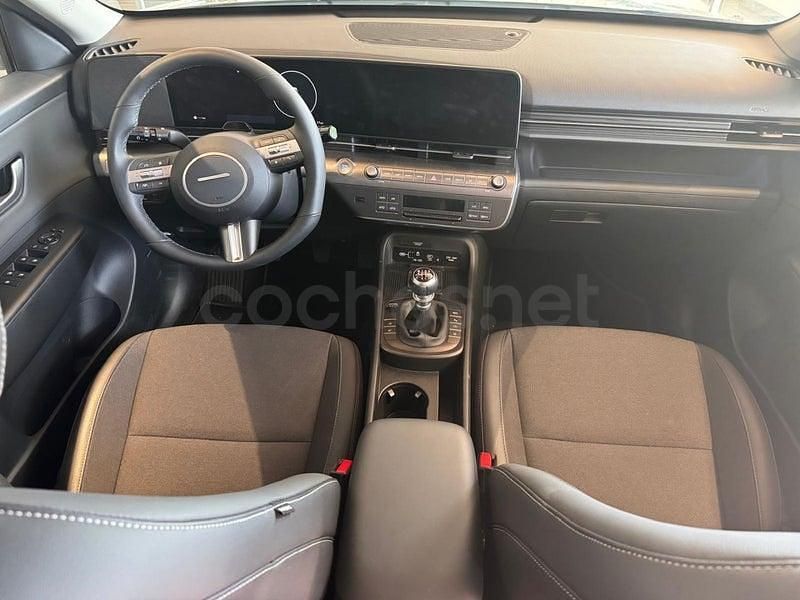Usado Hyundai Kona 100 CV (73 kW) 2025 Granate SUV