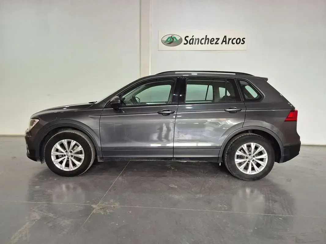 Usado VW Tiguan Edition 116 CV (85 kW) 2019 Gris SUV