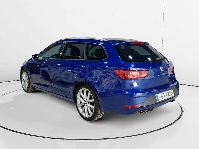 Usado Seat Leon FR 150 CV (110 kW) 2017 Azul Familiar