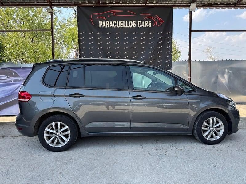 Usado VW Touran Business 115 CV (84 kW) 2018 Gris / plata Monovolumen