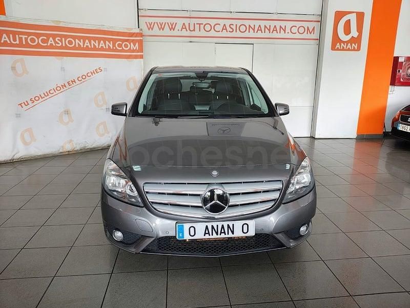 Usado Mercedes B180 109 CV (80 kW) 2016 Gris / plata Monovolumen