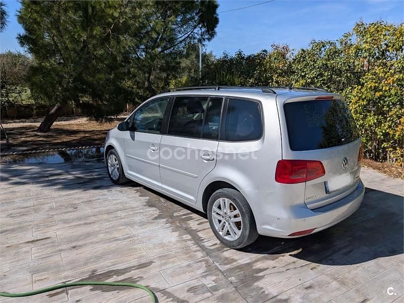 Usado VW Touran Advance 140 CV (102 kW) 2010 Gris / plata Monovolumen