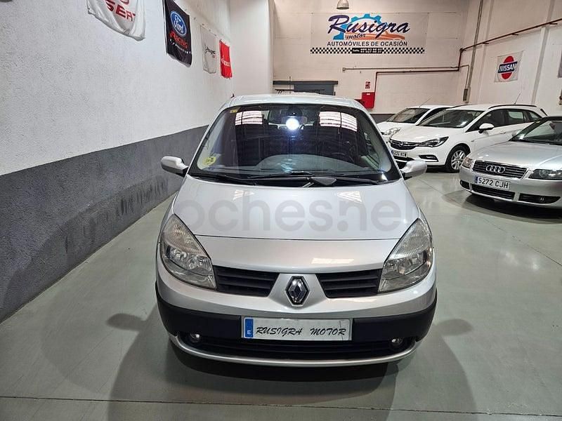 Usado Renault Grand Scénic II Dynamique 130 CV (95 kW) 2006 Gris / plata Monovolumen
