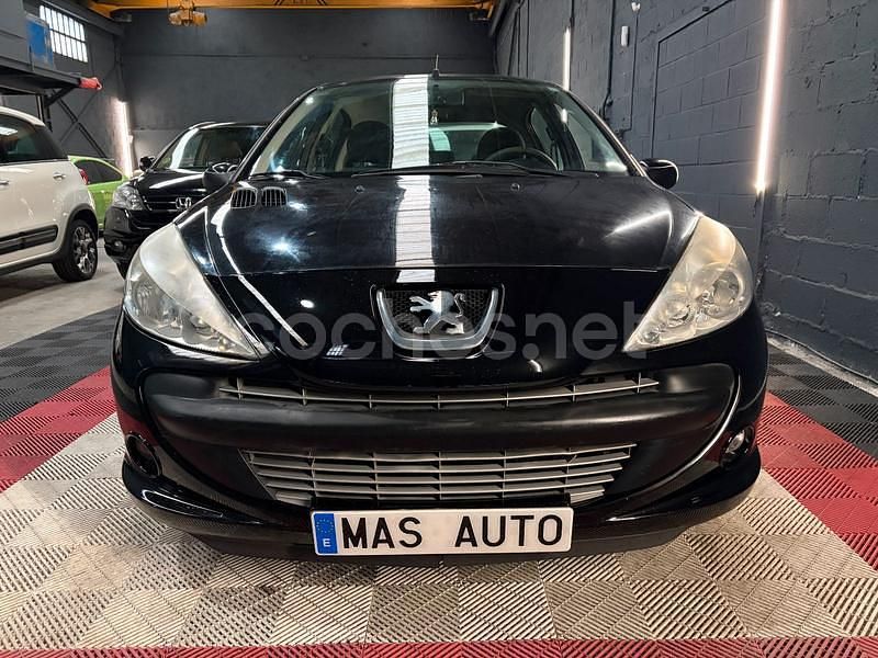 Usado Peugeot 206+ 70 CV (51 kW) 2011 Negro Utilitario